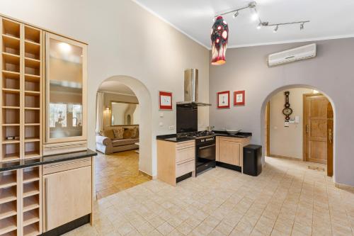 Kitchen, The Quinta Bio Pool, Swimming Pool, 3 Bedroom ensuites Villa in Vale de Eguas