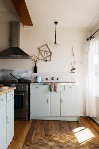 Konyha, Ocean beach front, 3 Capes Cottage. in Eaglehawk Neck