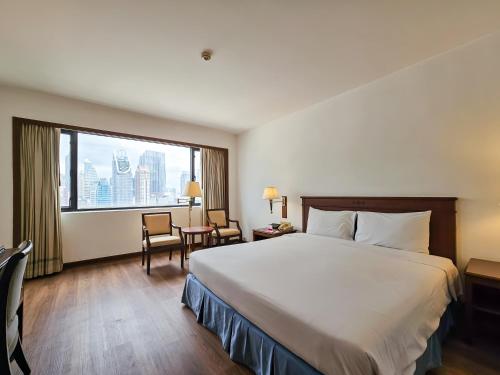 room detail thumbnail 1