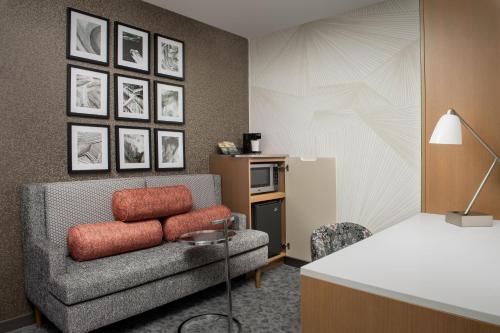 SpringHill Suites by Marriott New York Queens - image 8