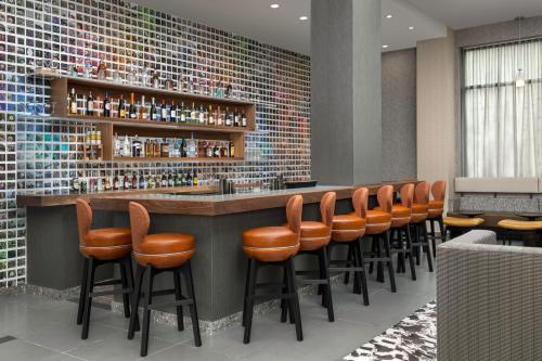 SpringHill Suites by Marriott New York Queens - image 9