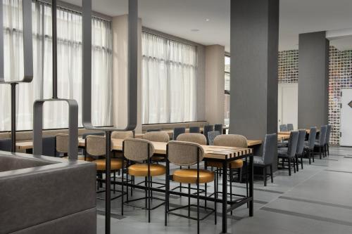 식음료(F&B), 스프링힐 스위트 바이 메리어트 뉴욕 퀸스 (SpringHill Suites by Marriott New York Queens) in 롱아일랜드 시티