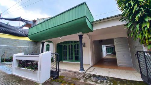 Azarine Homestay Syariah Jogja Dekat UGM