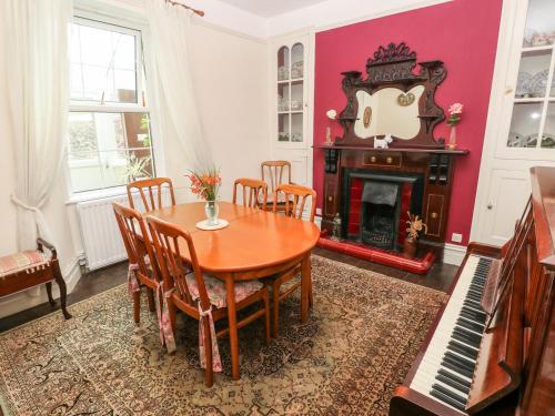 Lyndale Narberth - image 8