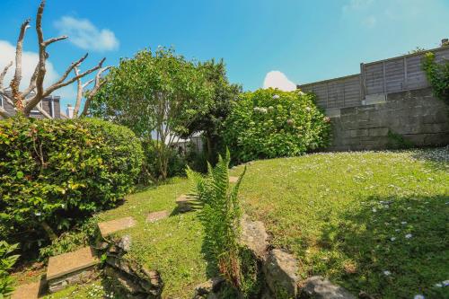 1 Lyndhurst - image 8