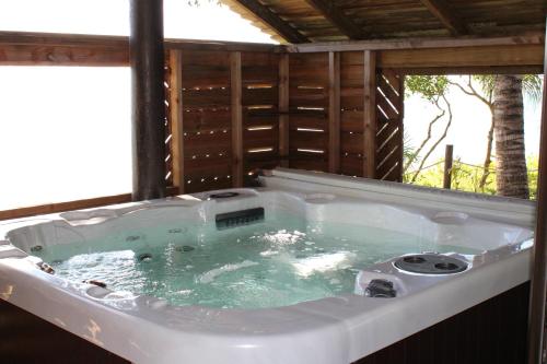 สภาพแวดล้อมโดยรอบ, โฮเต็ล เทียติ (Hotel Tieti) in พอยดิมี