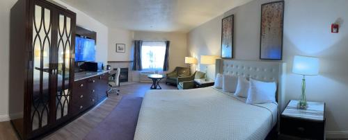 King Suite with Whirlpool