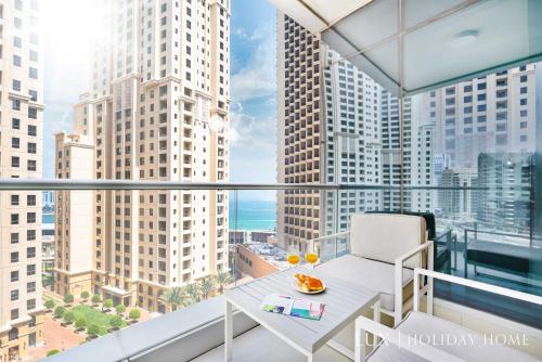 LUX Marina Promenade 1 BR Prime location Apt