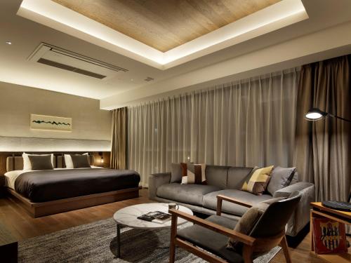 Corner Suite room in HIDEOUT