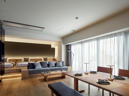 Superior Suite B image 5