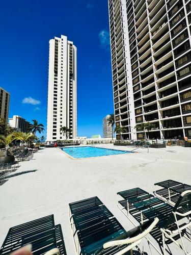 Waikiki Banyan-Pool-Free Parking-Free WI-FI-One BR