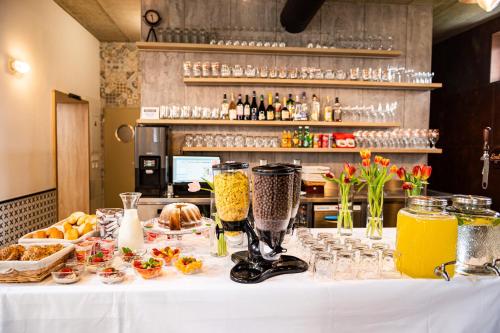 餐厅, City Hotel B&B, reception 24 7, 800m od-from R1, free parking in 班斯卡比斯特里采