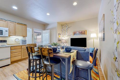 Cedars Hideaway B Cedars Hideaway B