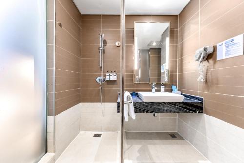 Standard Room image 1