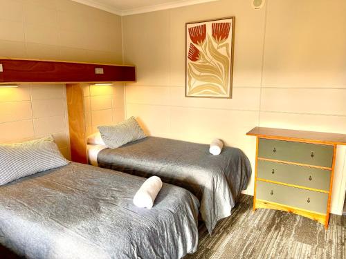 Te Anau Lakefront Backpackers Room Type - Quadruple Room with Private Bathroom
