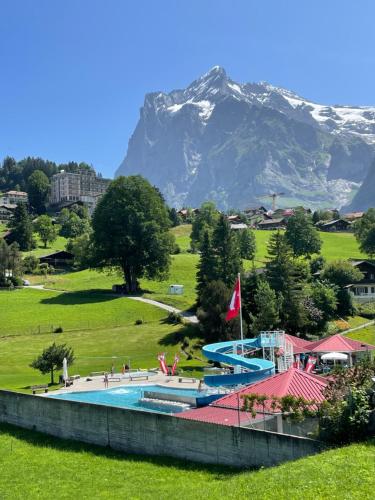 จุงเฟรา ลอดจ์ สวิส เมาน์เท็น โฮเต็ล (Jungfrau Lodge, Swiss Mountain Hotel) in กรินเดลวาลด์