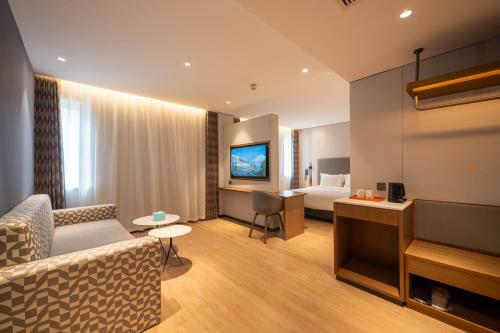 Holiday Inn Express Shanghai Pujiang Lianhang Road, an IHG Hotel