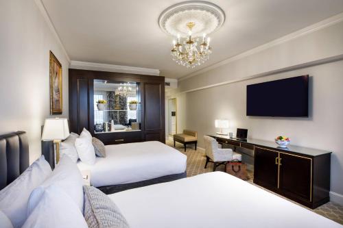 1 queen bed, 1 sofa bed
