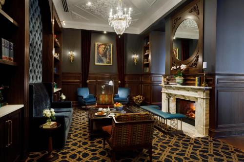 Hotel Carmichael Autograph Collection - image 11