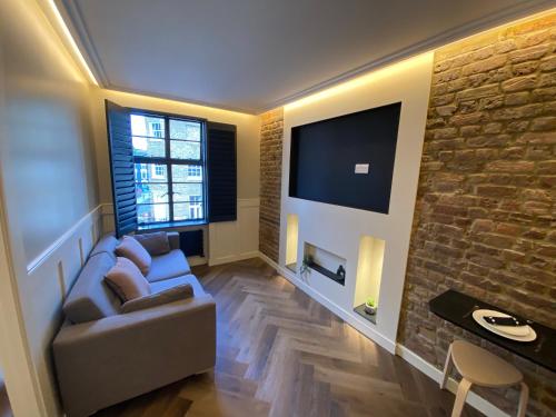 BRAND NEW LUXURY 1 BEDROOM APARTMENT IN LONDON W1