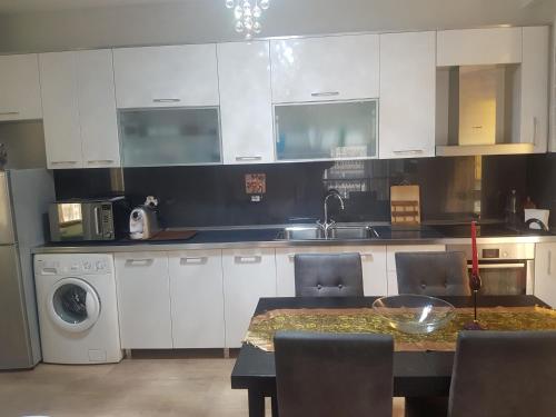 Tirana Central Apartment, Tirana (photo 9)