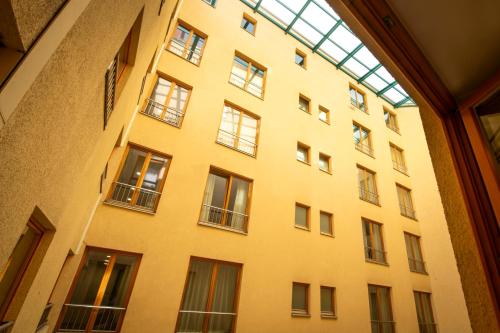 City Hotel Ljubljana - image 12