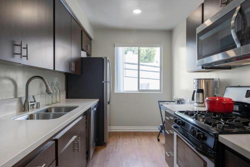 Brentwood 1BR w Pool nr San Vicente Blvd LAX-89, Los Angeles (fotografie 6)