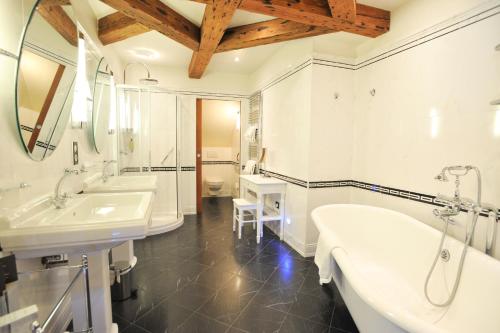 Dormy House - image 7