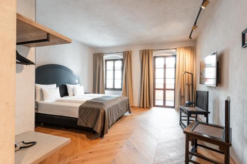 H5 Grauer Bär Studios & More – Hall by Innsbruck, IL
