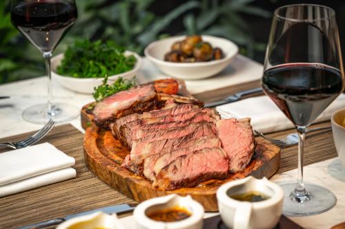 Royal Garden Hotel - image 10