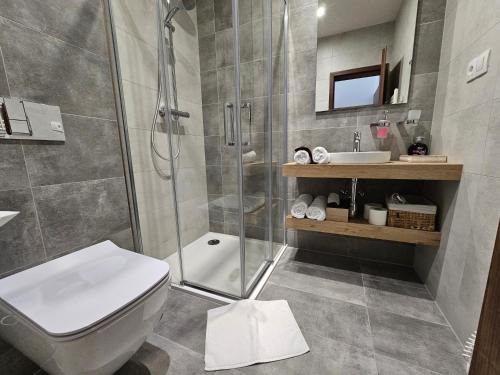 One-Bedroom Apartment image 3