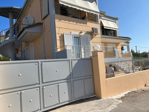 陽台/露台, Apartment Mitrou in 盧特拉奧萊亞斯厄倫尼斯