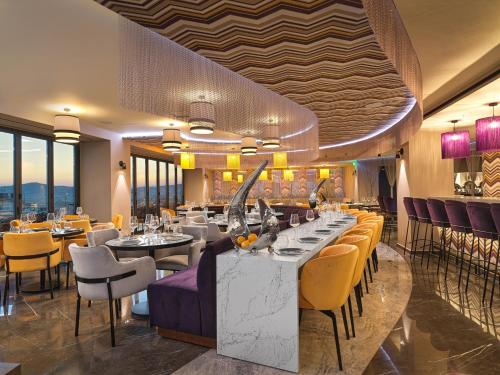 餐廳, 雅典埃斯佩里亞宮殿酒店-萊昂納多酒店旗下 (NYX Esperia Palace Hotel Athens by Leonardo Hotels) in 奧莫尼亞