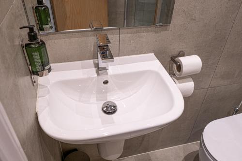 Belgrave Hotel - image 4