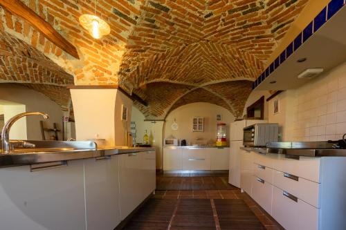 virtuve, VILLA BOTTERA - Jacuzzi & Private Garden in Morozzo