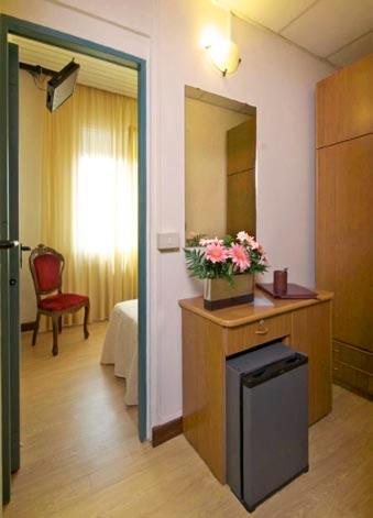 Hotel Roma Stop at Hotel Roma to discover the wonders of Ravenna. The property features a wide range of facilities to make your stay a pleasant experience. Facilities like free Wi-Fi in all rooms, 24-hour front 