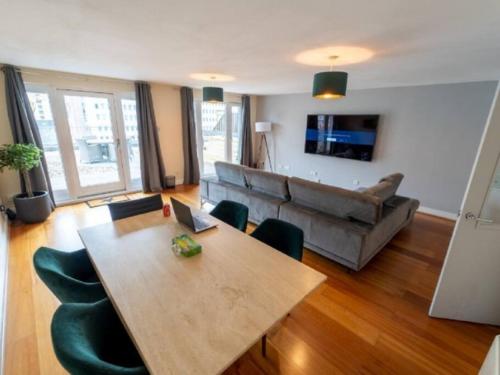 3 Bed Duplex Penthouse w/ Terrace