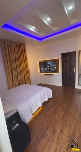 Lustro serviced apartment