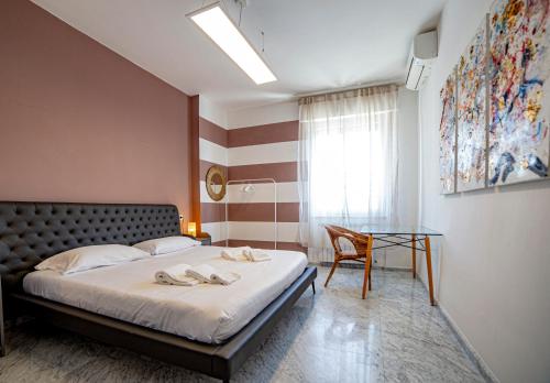 Elegante camera con finiture di lusso appena ristrutturata, Carrara