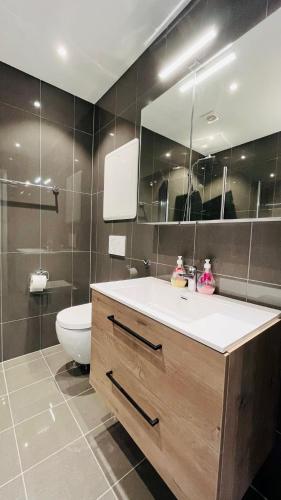 Norhostel Apartment - image 12