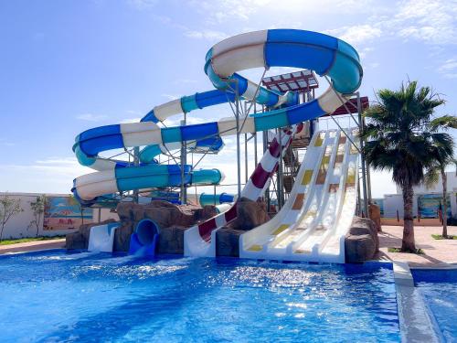 Peldbaseins, AZ Hotels Grand Oran in Es Senia