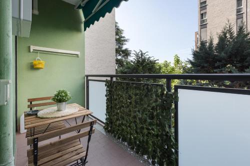 Bright APT with balcony 950m from Sesto Marelli - Apartment - Sesto San Giovanni