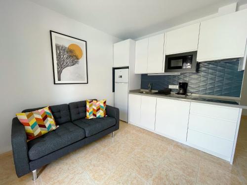 One-Bedroom Apartment image 2