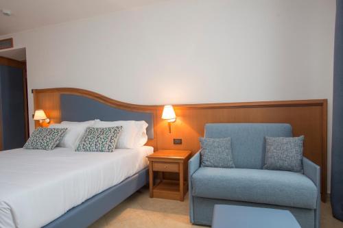 1 queen bed, 1 sofa bed