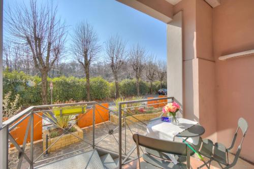 Yellow, Orange and Blue Apartments Desenzano - Happy Rentals