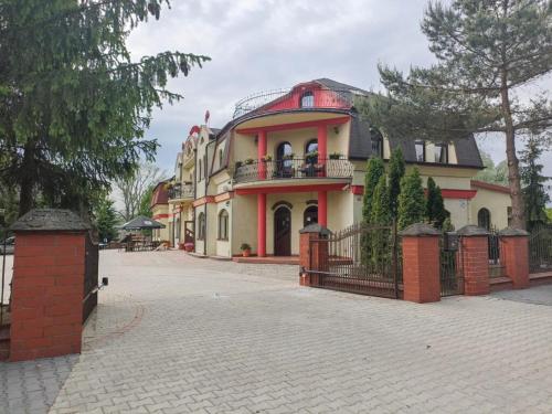 . Zajazd Miechus
