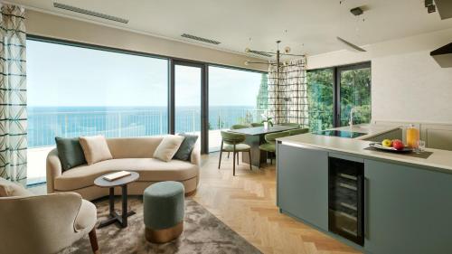 King Suite with Terrace and Sea View