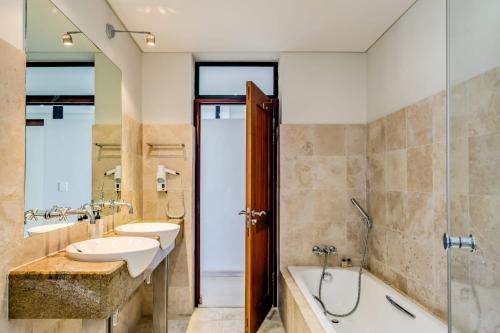 Bali Luxury Suite E – Camps Bay, CO