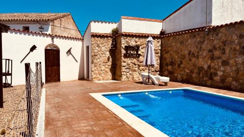 Peldbaseins, Casa Rural Piedras de Benquerencia in Benquerencia