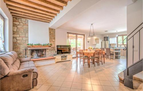  Awesome Home In Castiglion Fiorentino in Castiglion Fiorentino
